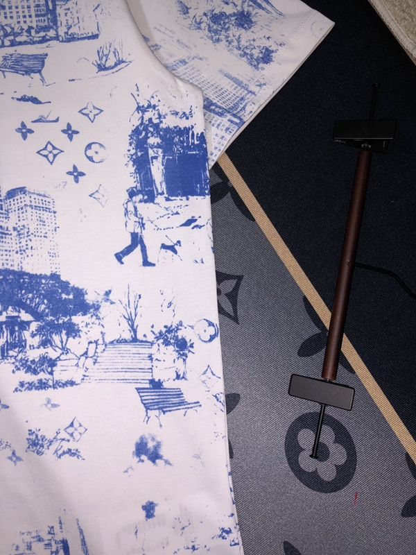 ブランドTシャツ側面デザイン